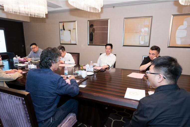 集團(tuán)黨委副書記、副董事長、總經(jīng)理?xiàng)畲〞?huì)見維尼奧拉藝術(shù)研究中心創(chuàng)始人皮耶羅·洛卡瑟卡教授一行