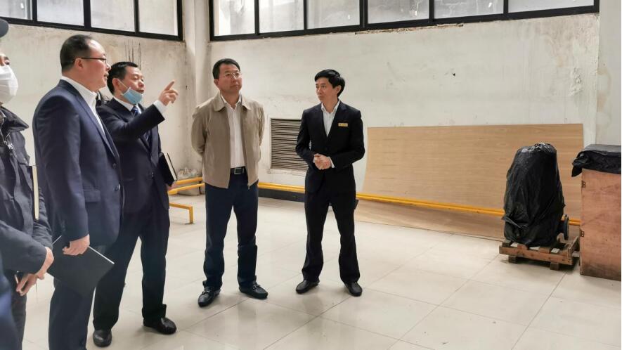 集團(tuán)黨委書記、董事長(zhǎng)任丁會(huì)見川酒集團(tuán)董事長(zhǎng)曹勇一行