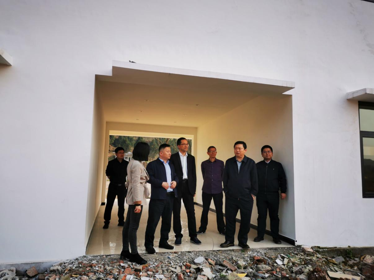 旅投集團黨委副書記、董事陳日到鄧家溝村開展幫扶工作