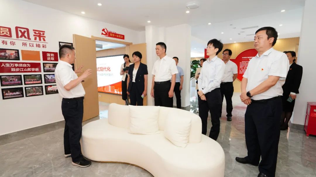 福建省人民政府國(guó)有資產(chǎn)監(jiān)督管理委員會(huì)修興高一行蒞臨旅投黨校考察調(diào)研