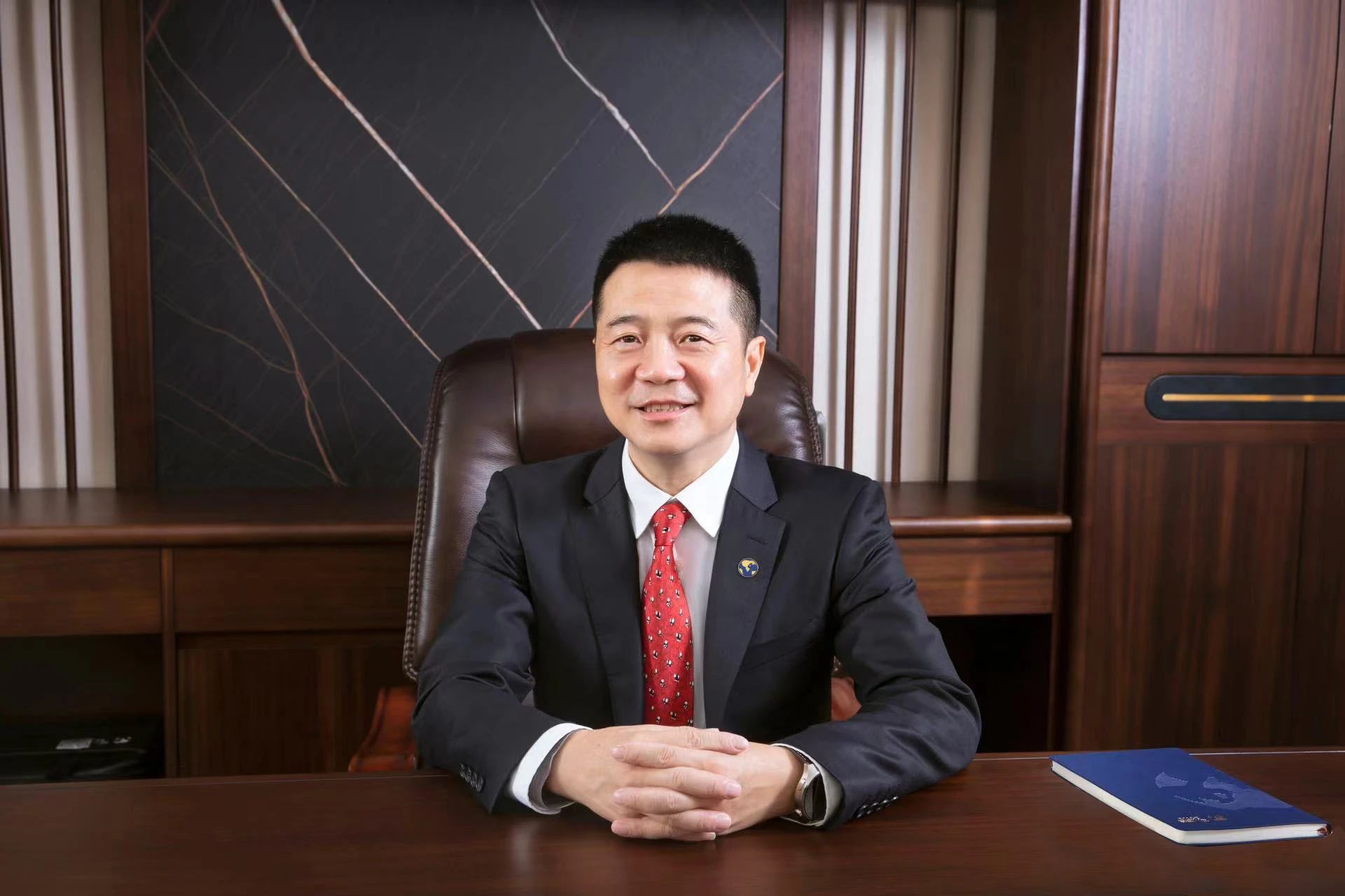 勇?lián)率姑?共赴新征程: 四川省旅投集團游勇董事長新年賀詞